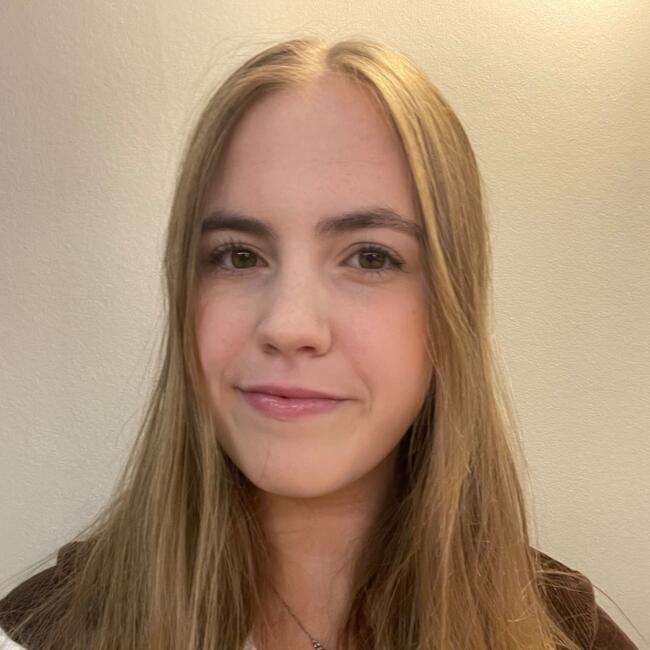 Babysitter in Exeter: Ruby