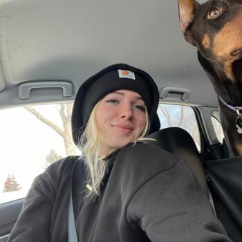 Baby-sitter in Edmonton: Riley