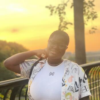 Babysitter in Vanier: Hena