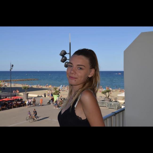 Niñera en Charleville-Mézières: Victoria