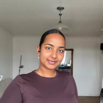 Babysitter London: Nihal