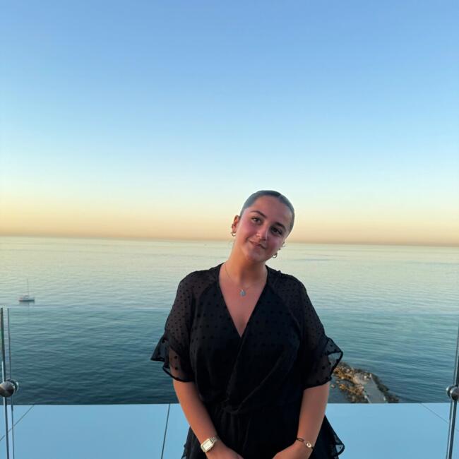 Babysitter in Fréjus: Ines