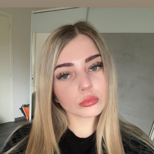 Babysitter in Lanaken: Christina