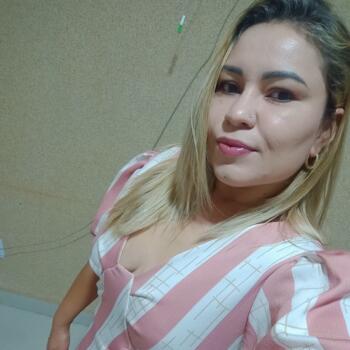 Babá em Brasília: Adriana Araújo