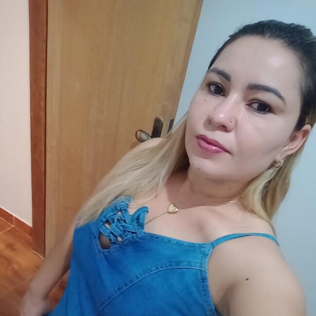 Babysitter in Brasília: Adriana Araújo