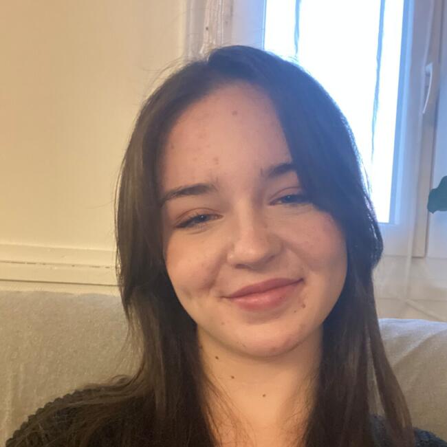 Babysitter in Élancourt: Julia
