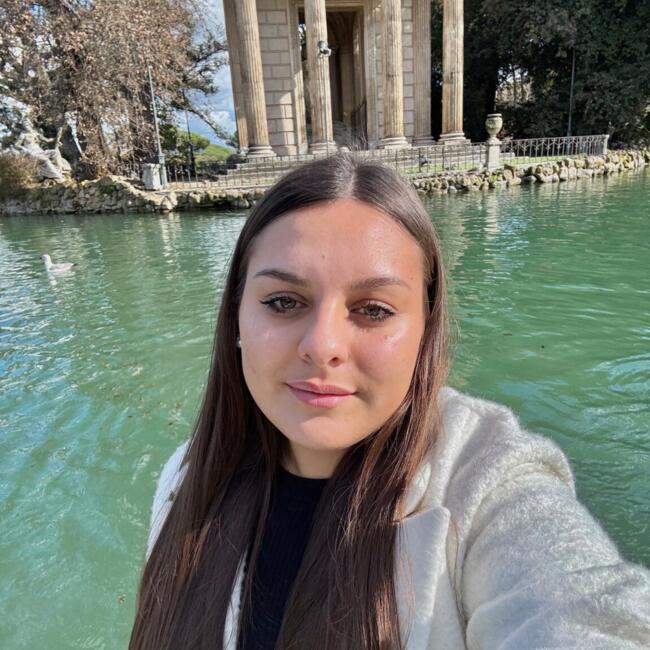 Babysitter in Lisbon: Lara