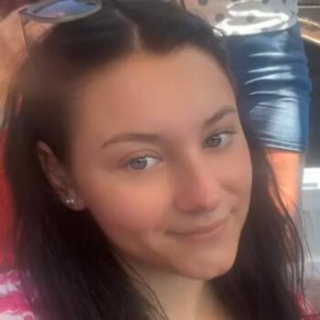 Babysitter in Saint-Germain-du-Puy: Mayanne