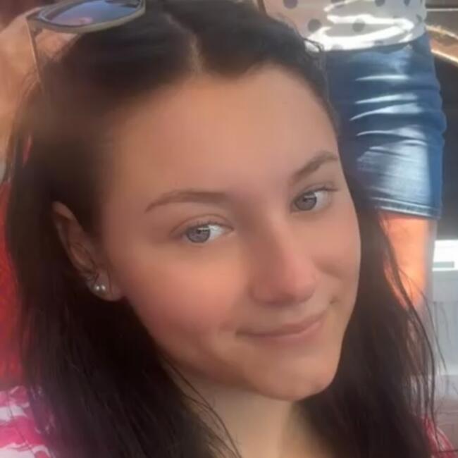 Babysitter in Saint-Germain-du-Puy: Mayanne