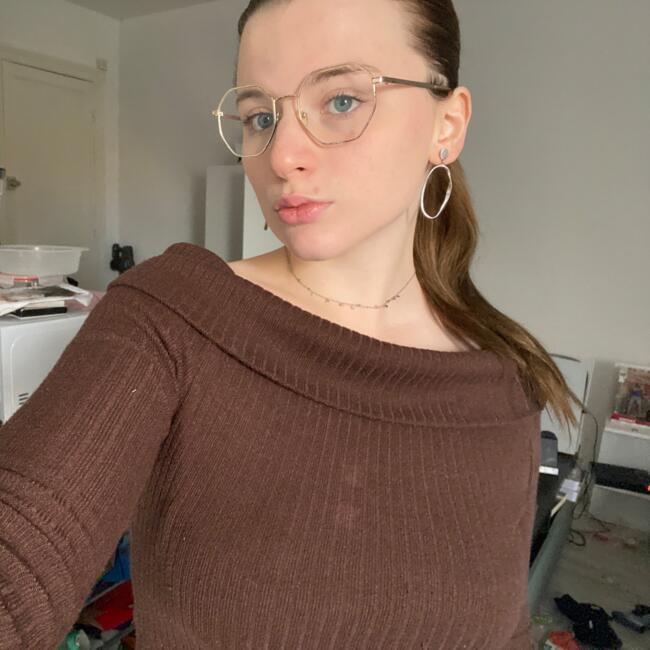 Babysitter in Enquin-les-Mines: Lise