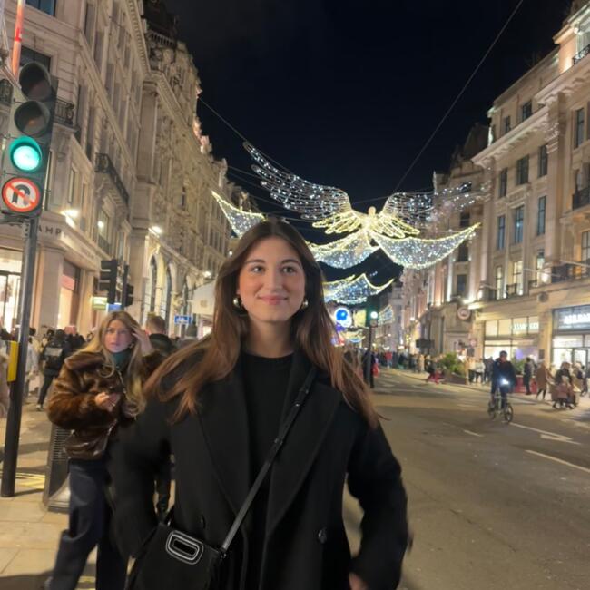 Babysitter in London: Laura
