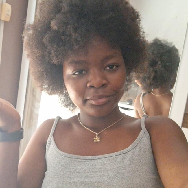 Babysitter in Toulon: Roxane