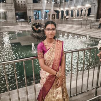 Yamjāl में बेबीसिटर: Shirisha