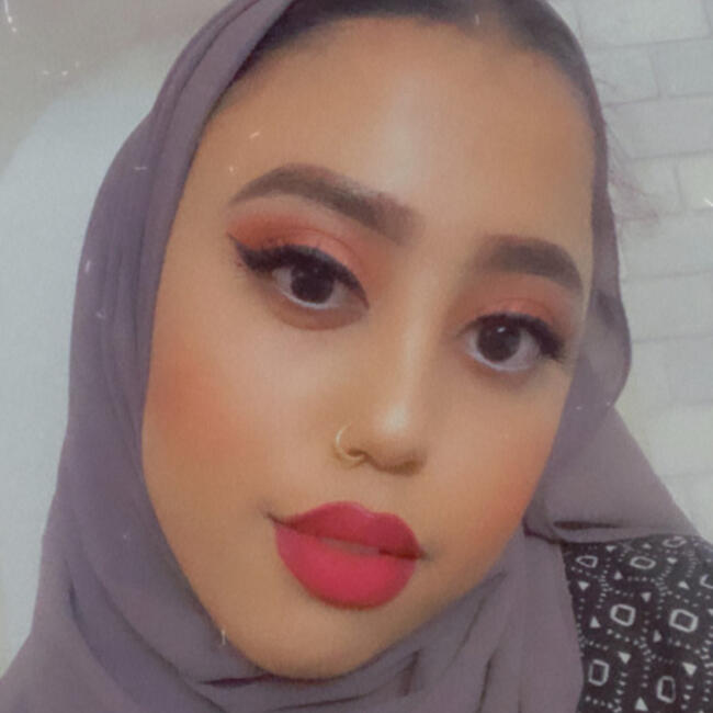 Babysitter in Darlington: Tahrin