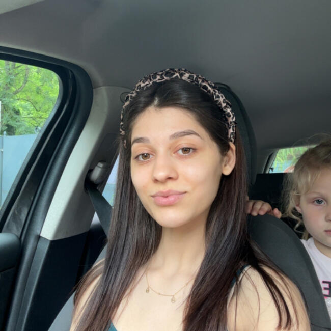 Babysitter in La Louvière: Florea