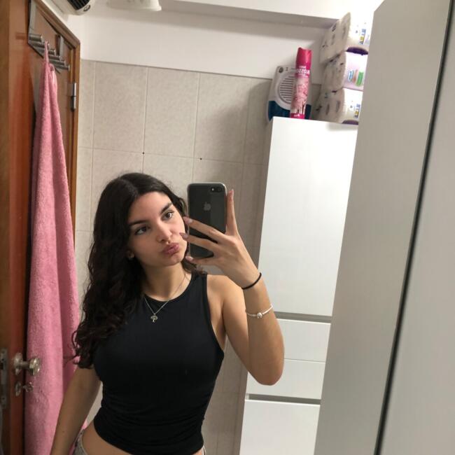 Babysitter em Almada: Daniela