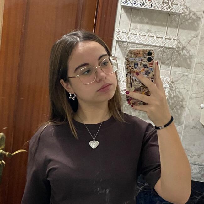 Babysitter in Granada: Carmen