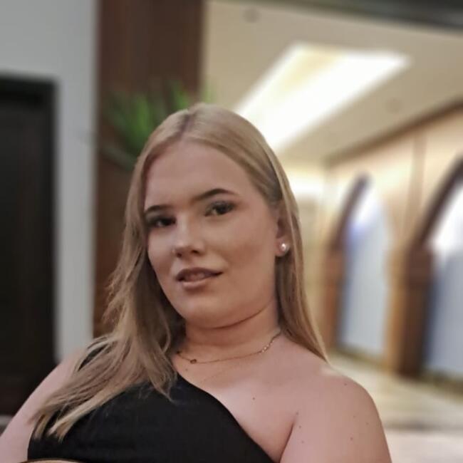 Babysitter in Oosterhout: Isare-christy