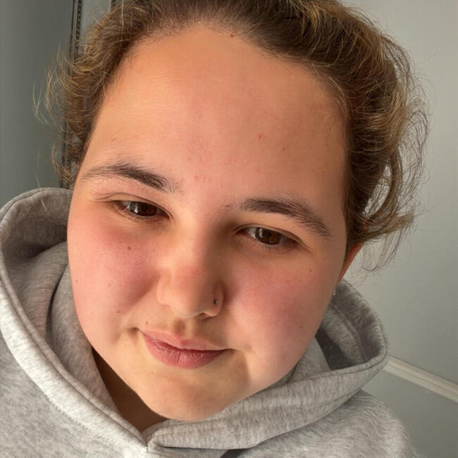 Babysitter in Llansamlet Community: Elisia