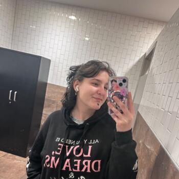 Babysitter in Lynn Haven: Avery