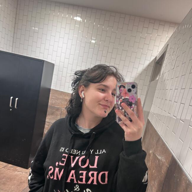 Babysitter in Lynn Haven: Avery