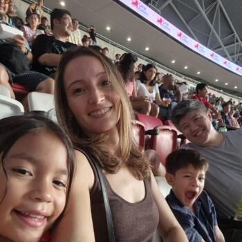 Δουλειά για babysitter στην περιοχή Σιγκαπούρη: δουλειά φύλαξης παιδιών Ky
