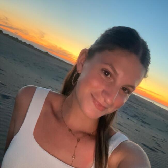 Babysitter in Villeneuve-le-Roi: Julie