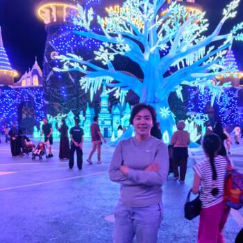 جليسة أطفال جدة: Sarah jane