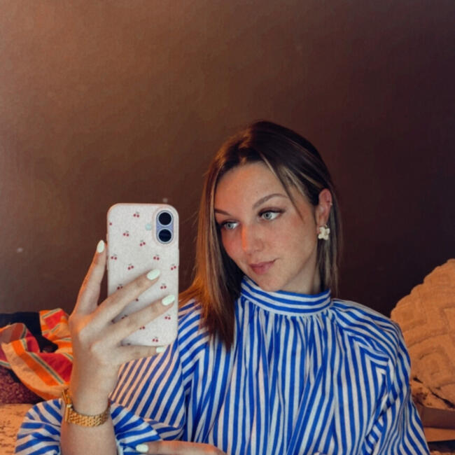 Babysitter in Maulde: Laura