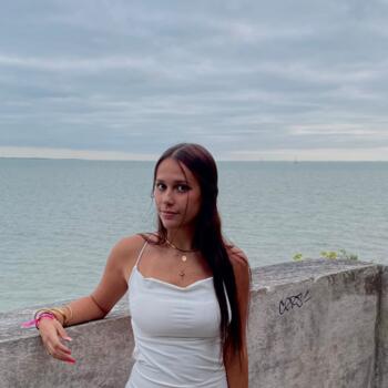 Babysitter Saint-Pantaléon-de-Larche: Flora