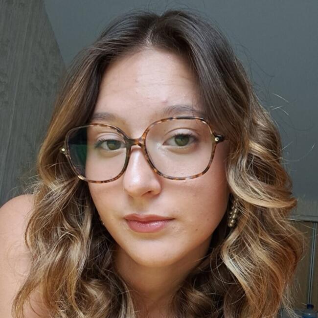 Babysitter in Domfront-en-Champagne: Emma