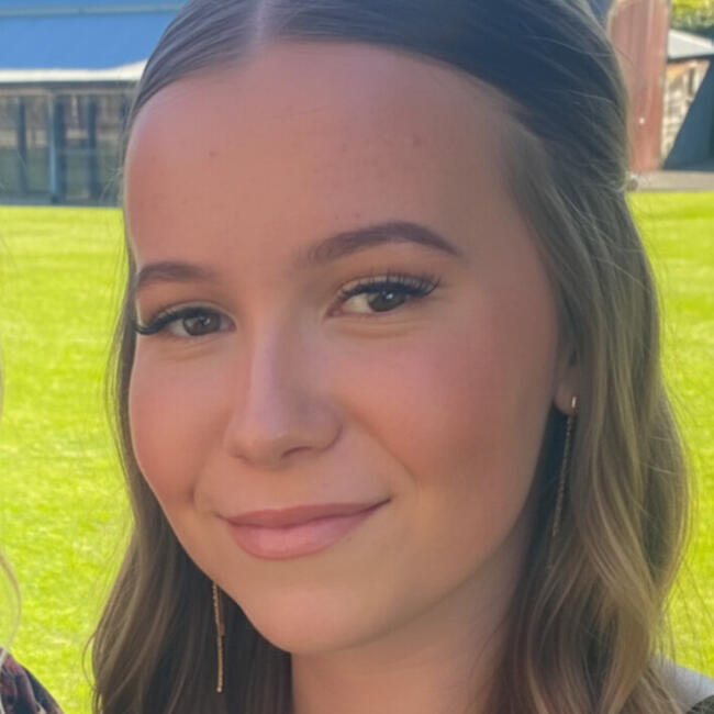 Babysitter in Melbourne: Chloe