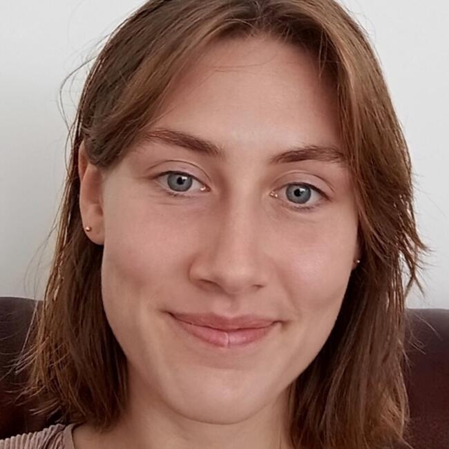 Babysitter in Saint-Cloud: Juliette