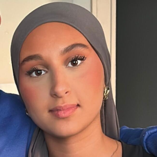 Babysitter in Saint-Étienne-du-Rouvray: Yasmine