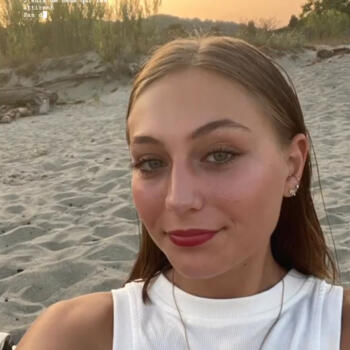 Baby-sitter in Saint-Jeannet: Louna