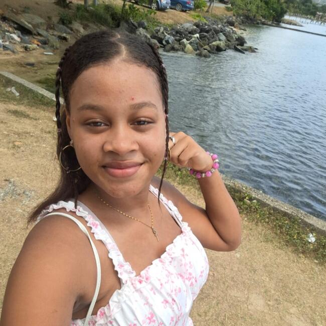 Niñera en Roatán: Viviana