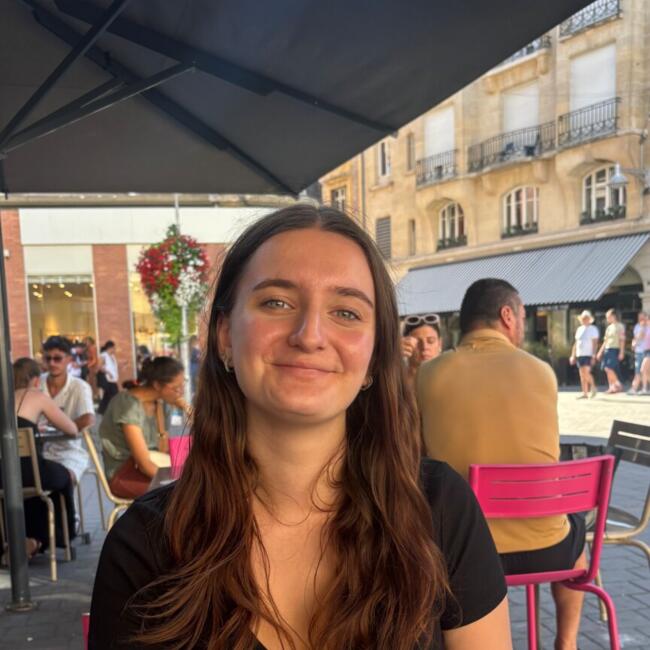 Babysitter in Reims: Jade