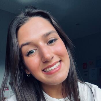 Babysitter in Saint-Étienne-du-Bois (Pays de la Loire): Charlotte