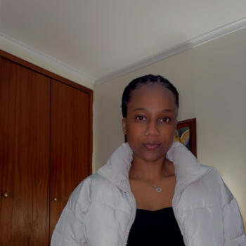 Babysitter em Porto Salvo: Jenice