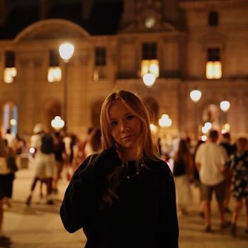 Babysitter in Versailles: Lise