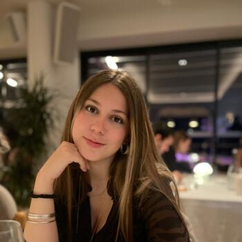 Babysitter in Arès: Lou