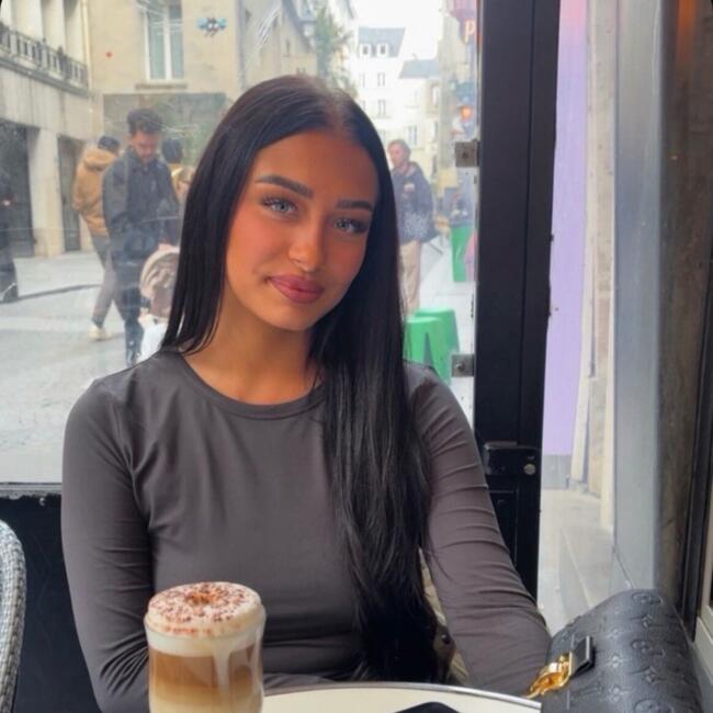 Babysitter in Chelles: Emy