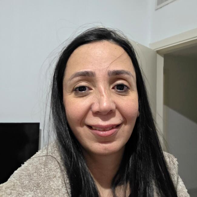 وظيفة جليسة أطفال في Jazīrat Abū Z̧aby: Azza