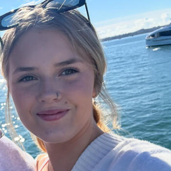 Babysitter in Christchurch: Isabela