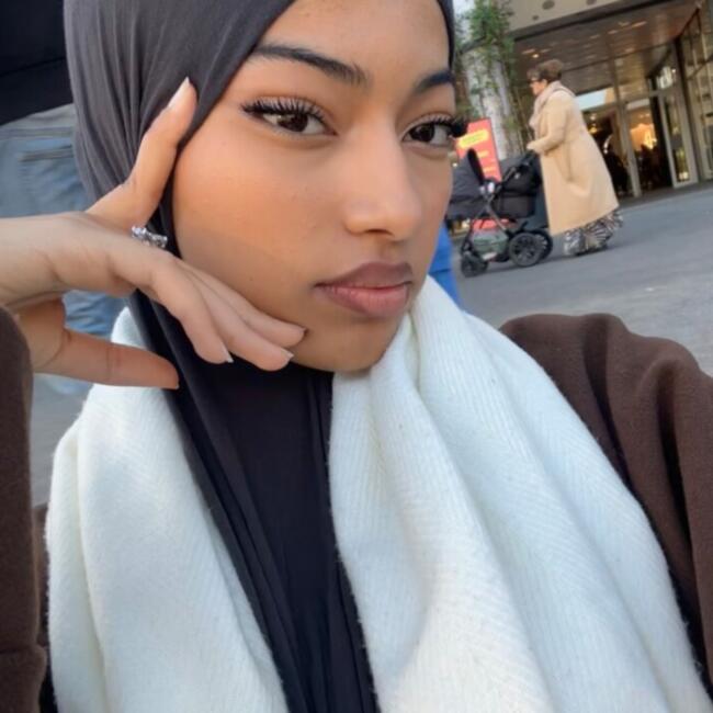 Babysitter in Givors: Roumaissa