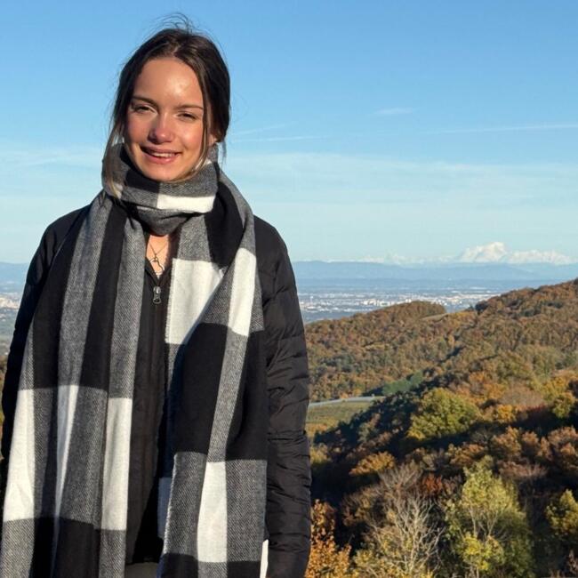 Babysitter in Luxeuil-les-Bains: Loona