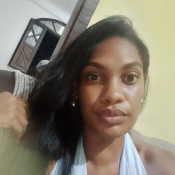 Babysitter in Lauro de Freitas: Gabi