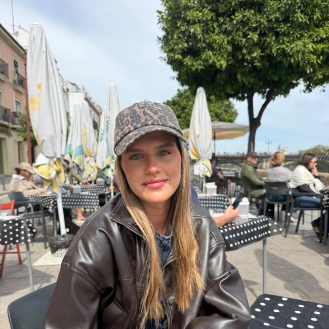 Babysitter in Torrent: Claudia