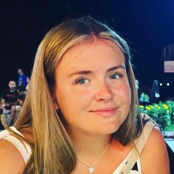 Babysitter in Mansfield: Phoebe