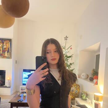 Babysitter in Boulogne-Billancourt: Louise